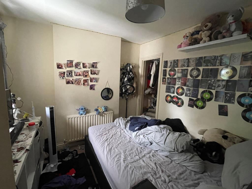 Lot: 122 - TWO-BEDROOM SEMI-DETACHED HOUSE FOR INVESTMENT -